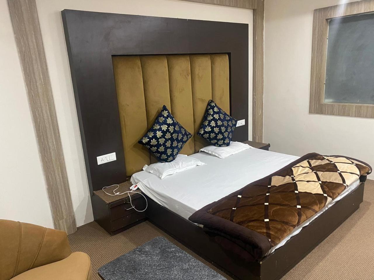Hotel Zoon Dabb Srinagar Airport Kashmir ภายนอก รูปภาพ