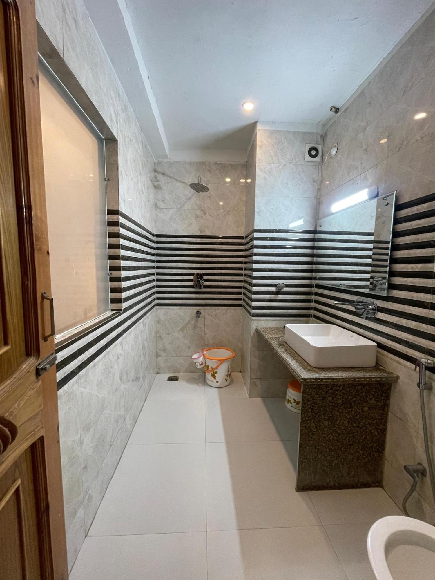 Hotel Zoon Dabb Srinagar Airport Kashmir ภายนอก รูปภาพ