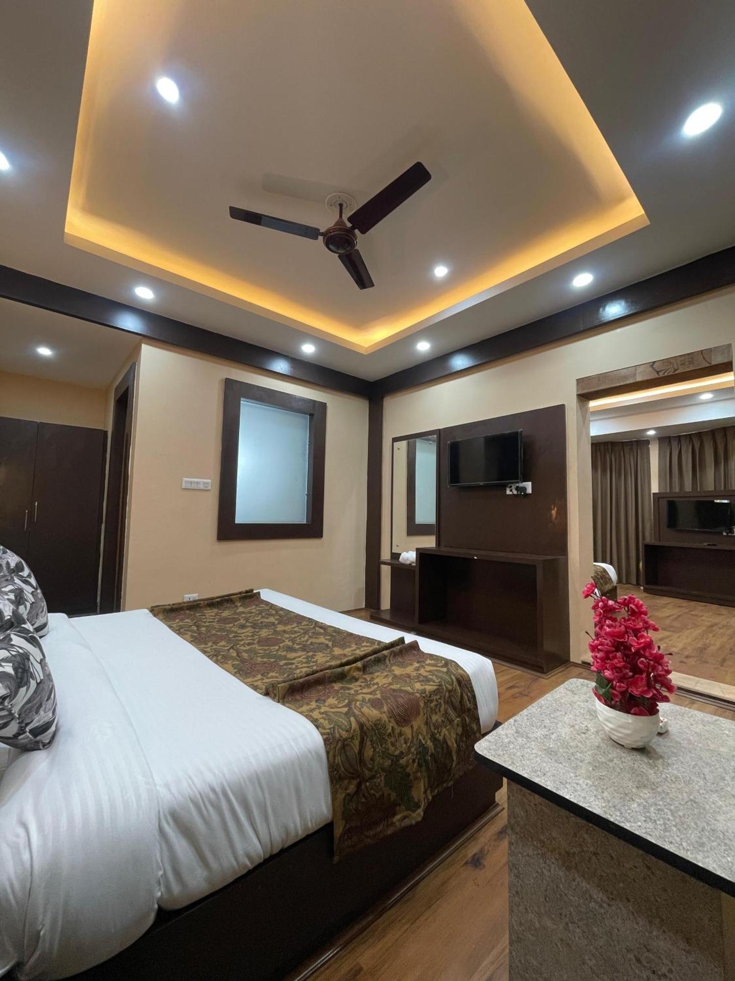 Hotel Zoon Dabb Srinagar Airport Kashmir ภายนอก รูปภาพ
