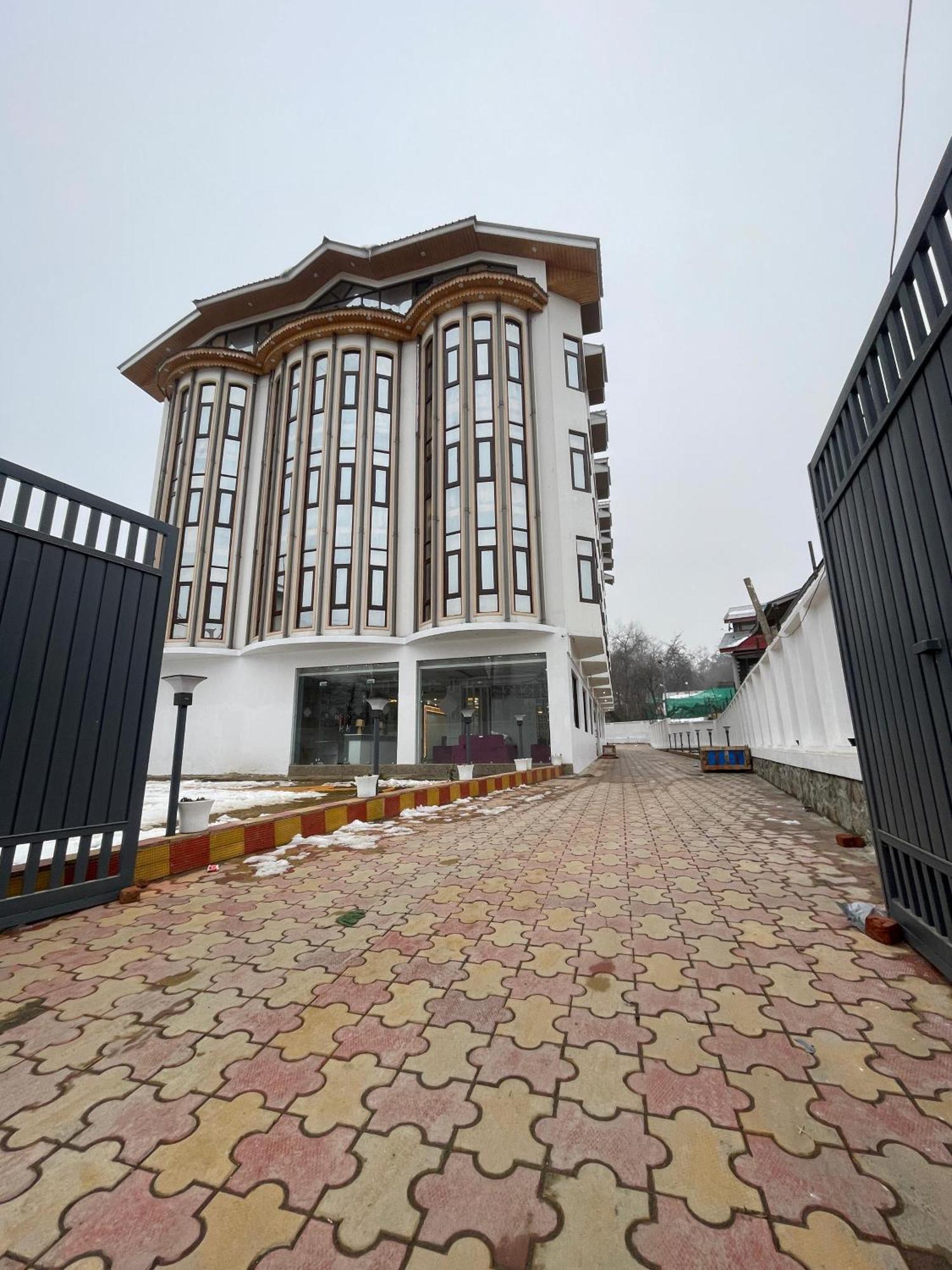 Hotel Zoon Dabb Srinagar Airport Kashmir ภายนอก รูปภาพ