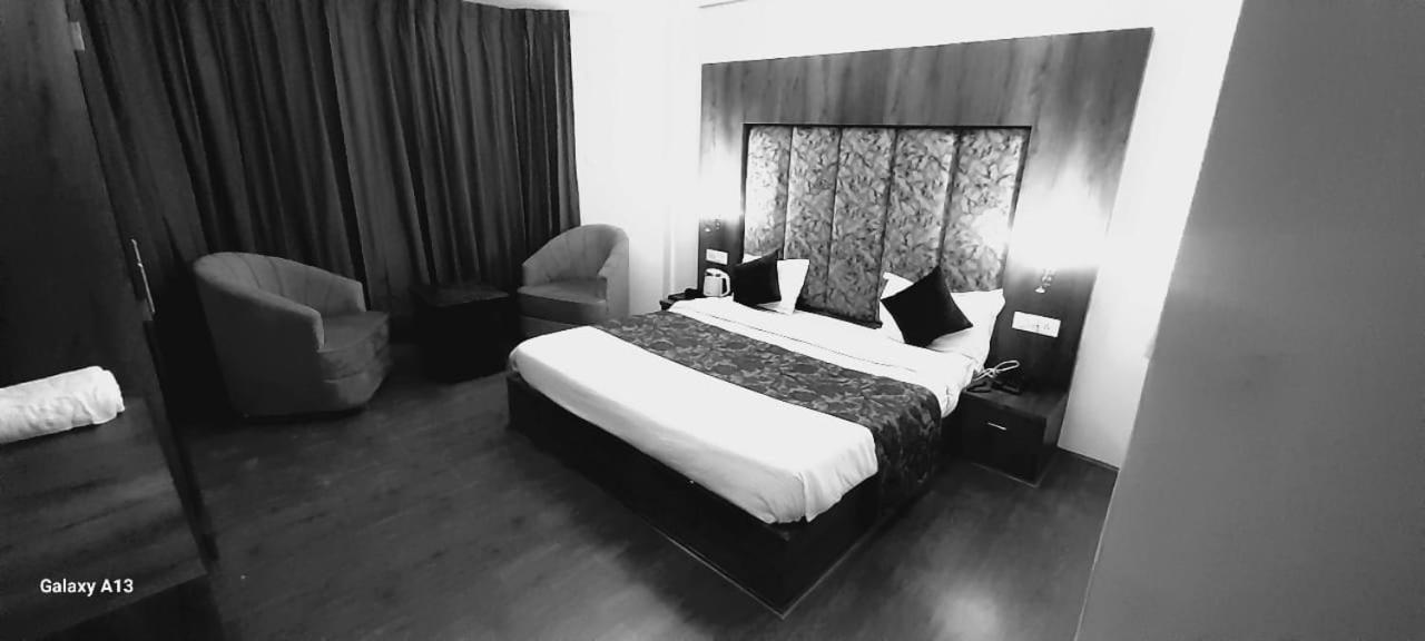Hotel Zoon Dabb Srinagar Airport Kashmir ภายนอก รูปภาพ